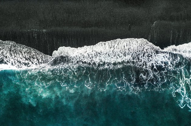 Les plages de sable noir